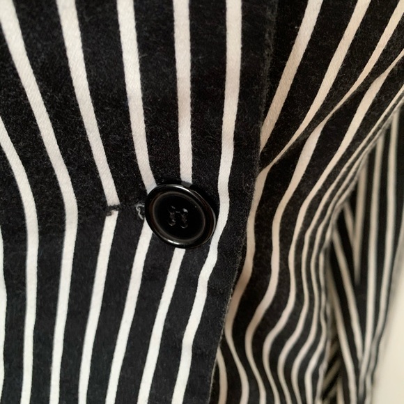 Stripe One Button Crop Blazer - Picture 6 of 10